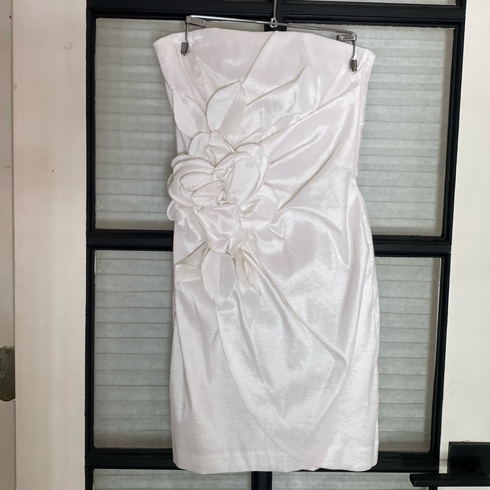 Cache White Strapless Lined Floral Appliquéd Mini Dress
